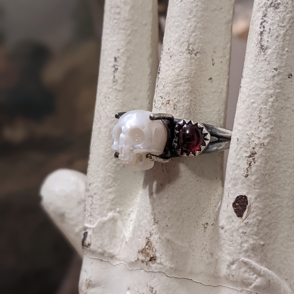 Sterling Silver Pearl Skull & Garnet Heart Ring - Picture 3 of 8